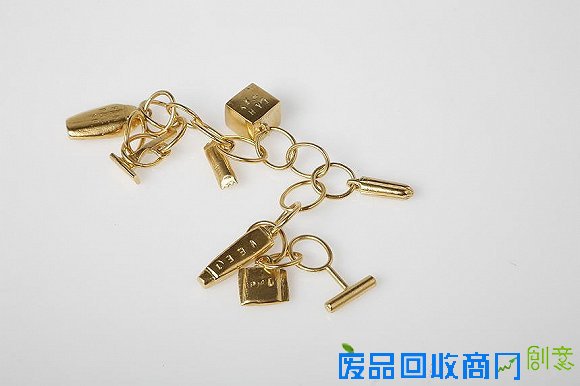 慎点！ 看了这组以大姨妈为灵感的首饰可能会引起小腹不适