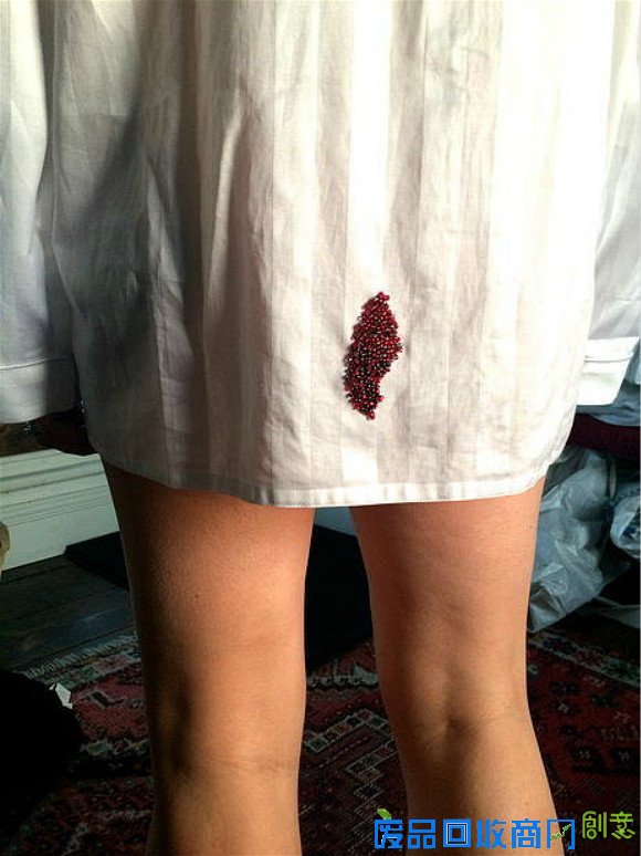 慎点！ 看了这组以大姨妈为灵感的首饰可能会引起小腹不适