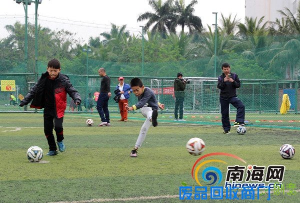 海口开展少儿足球趣味射门大赛 健身又体验足球魅力