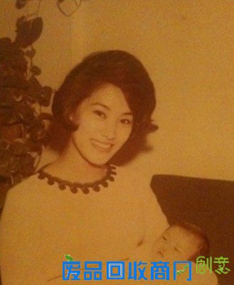 刘亦菲家中最丑张柏芝妈似太妹　娱乐圈美女家族