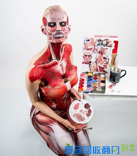 加女子逼真Cosplay人体彩绘变漫画人物(组图)