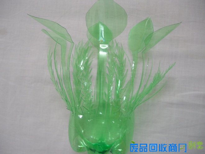 雪碧瓶制作的花篮+【变废为宝