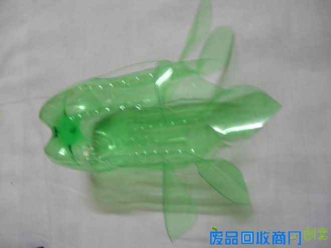 雪碧瓶制作的花篮+【变废为宝