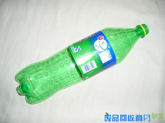 雪碧瓶制作的花篮+【变废为宝