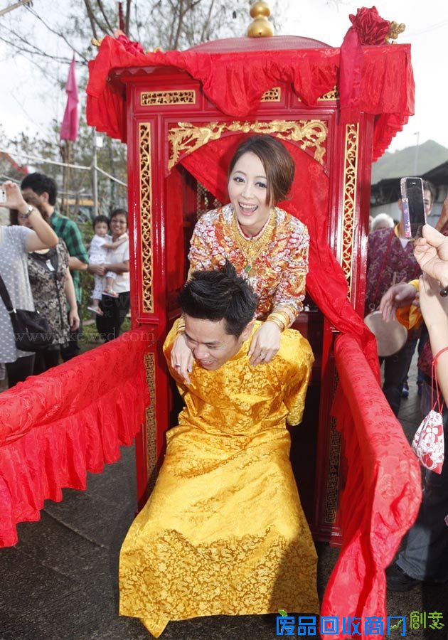 穿龙凤褂结婚的明星们