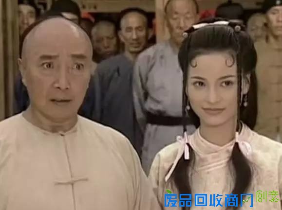 她曾惊艳了我们的童年，前男友出家，如今被遗忘