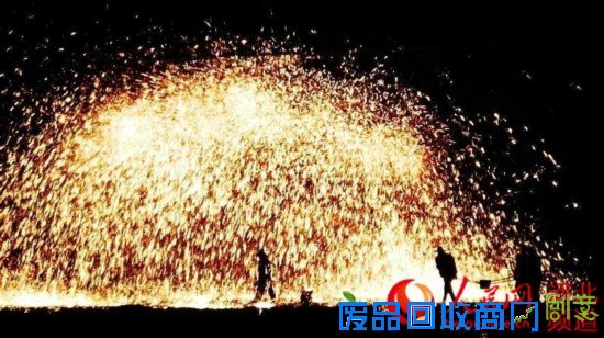 [网络媒体走转改]打树花赏剪纸 河北蔚县年味浓(图)