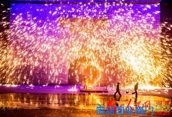 [网络媒体走转改]打树花赏剪纸 河北蔚县年味浓(图)