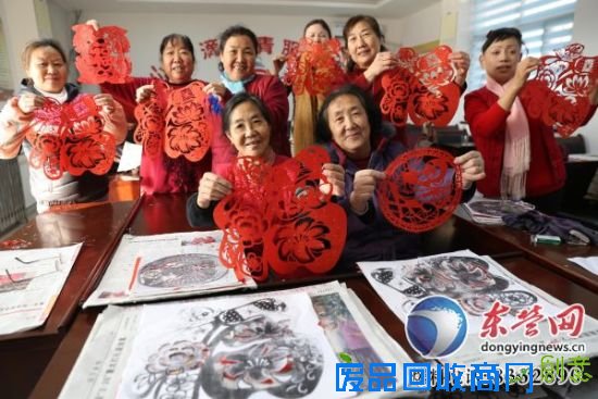 孤岛朝阳六村党员服务社剪纸班为春节定制新剪纸作品