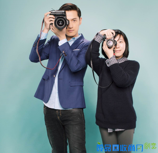 文静与知名演员胡歌合影 文静与知名演员胡歌合影