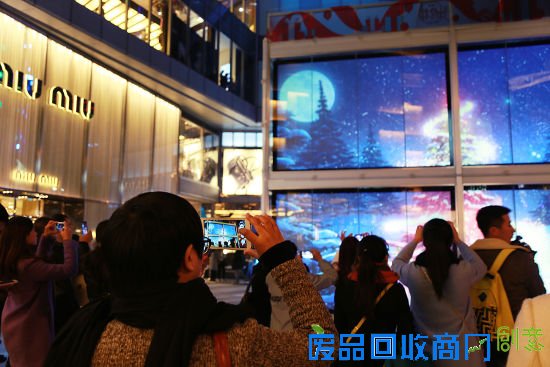 仁恒置地广场点亮成都首个科技互动圣诞景观