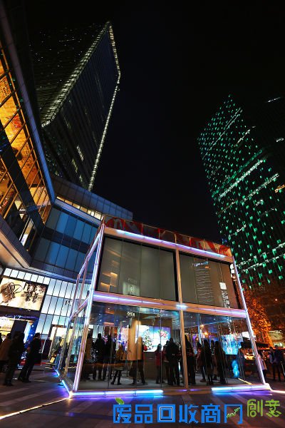 仁恒置地广场点亮成都首个科技互动圣诞景观