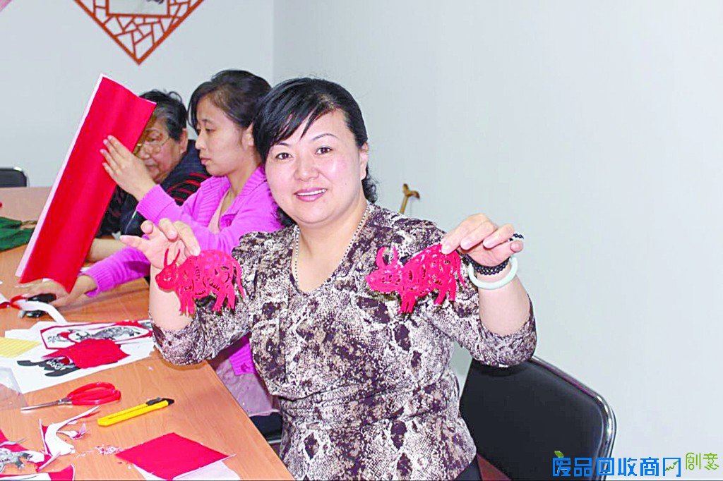 图闻：妙趣剪纸(图)