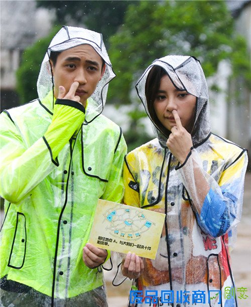 伊一和魏晨抠鼻卖萌