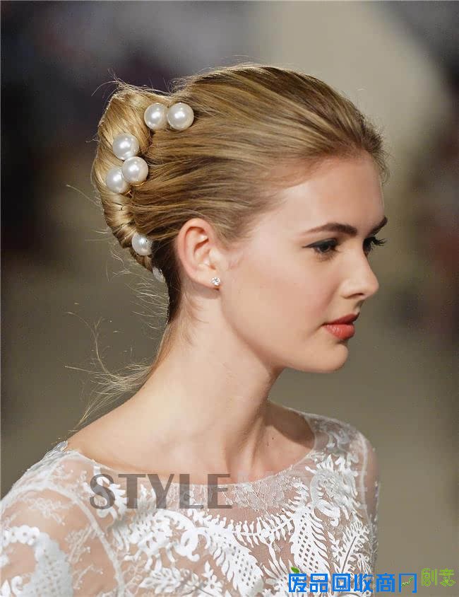 像首饰一样 来装饰你的头发