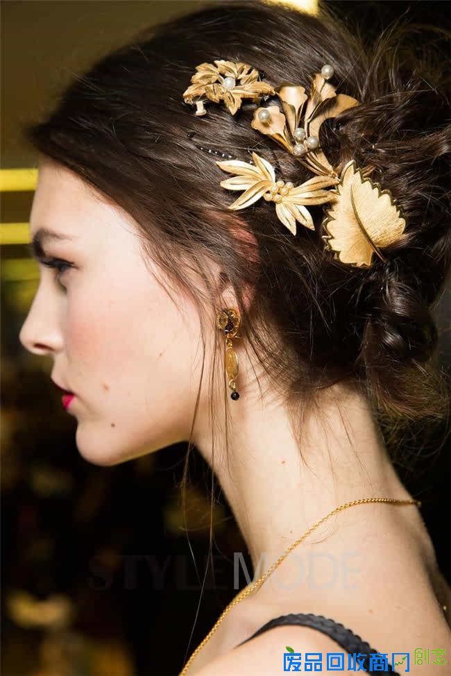 像首饰一样 来装饰你的头发
