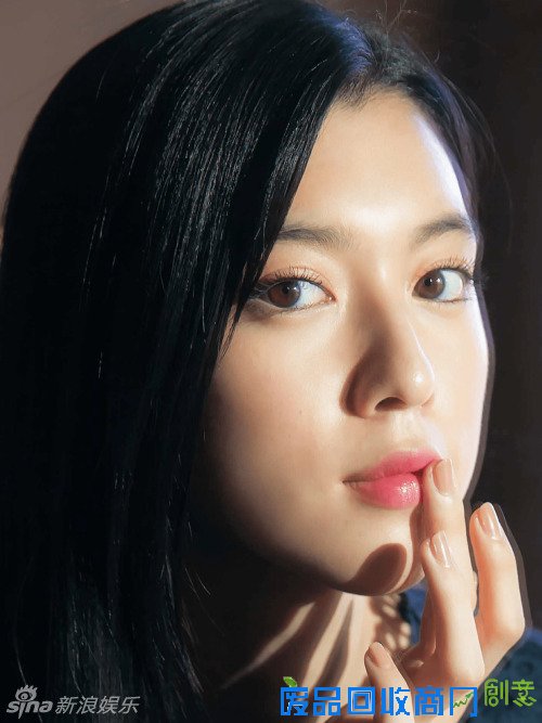 组图：日女星秀美可人 妆容精致气质优雅