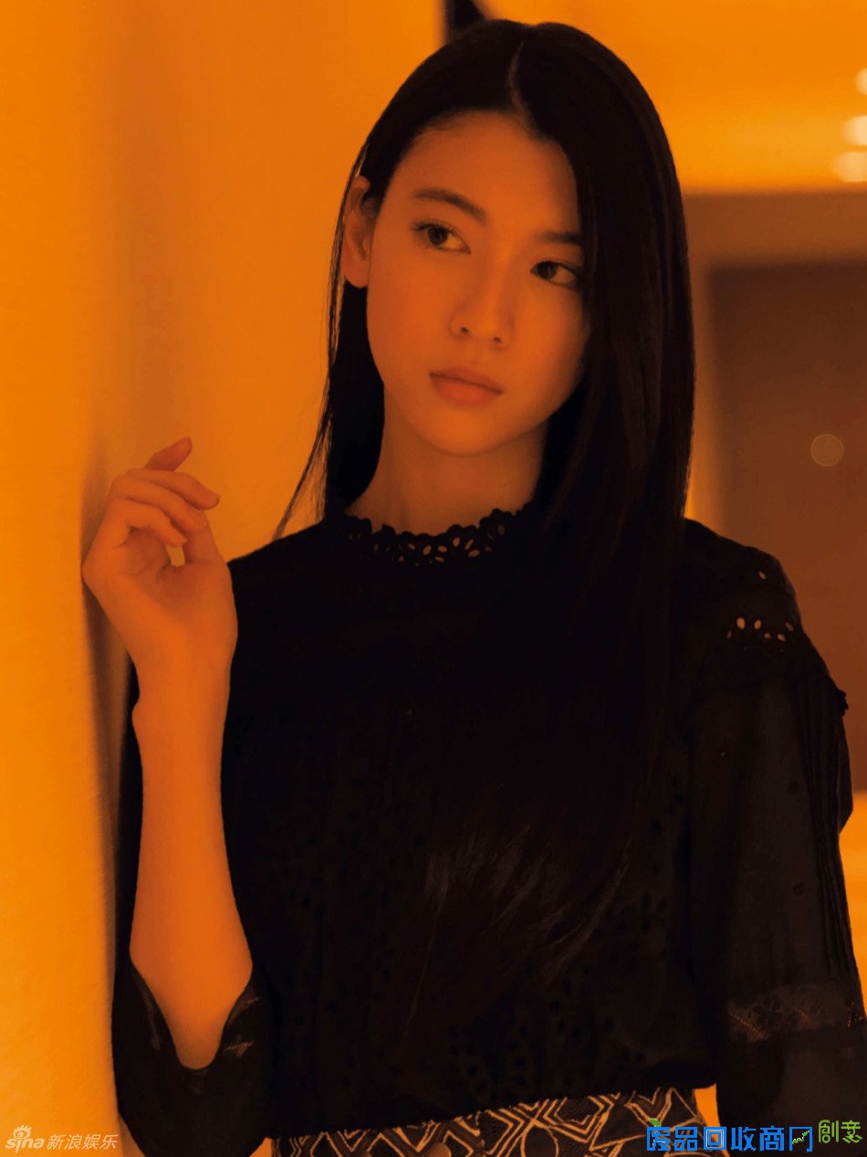 组图：日女星秀美可人 妆容精致气质优雅