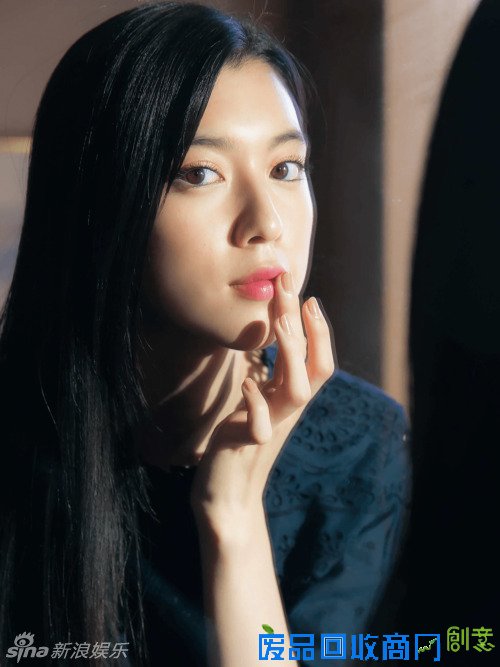 组图：日女星秀美可人 妆容精致气质优雅