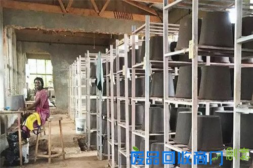 哈佛才女拯救乌干达 “可以喝的花盆”公益创收