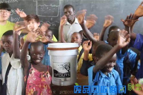 哈佛才女拯救乌干达 “可以喝的花盆”公益创收