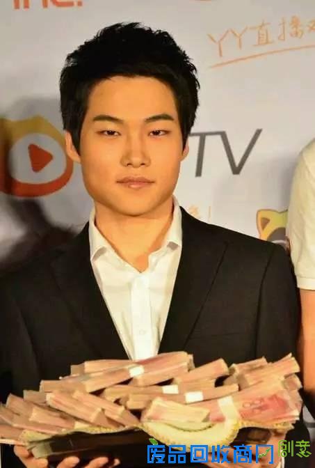 娱乐与实力并存的LOL主播 虎牙直播DOPA上榜