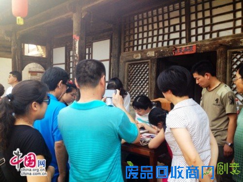 河北蔚县暖泉古镇七夕“女儿节”引来八方游客