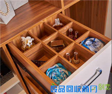 好莱客定制家居玩转衣帽间 小空间里的大收纳