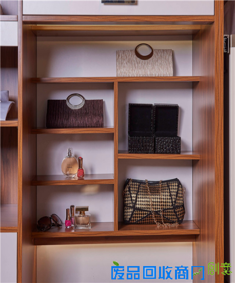 好莱客定制家居玩转衣帽间 小空间里的大收纳