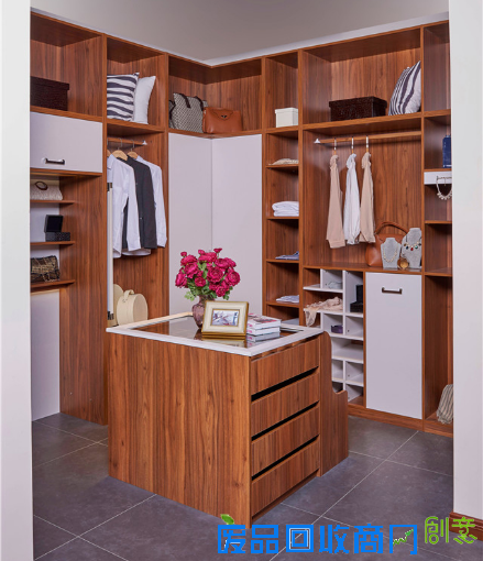 好莱客定制家居玩转衣帽间 小空间里的大收纳