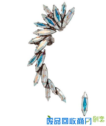 潮流首饰要“减法” 耳环戴一只就好