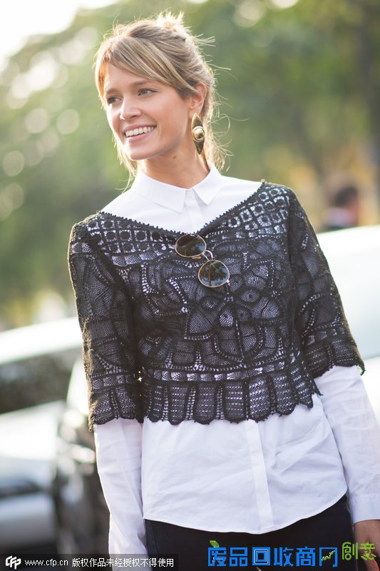 潮流首饰要“减法” 耳环戴一只就好