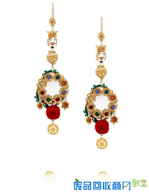 潮流首饰要“减法” 耳环戴一只就好