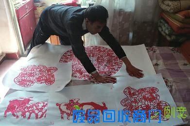 从2004年开始，咸阳剪纸艺人郭天寿就和老伴一起剪当年的生肖。《华商报·今日咸阳》曾经报道的九龙图、百骏图都出自郭天寿和老伴之手。在春节到来之际，63岁的郭天寿又和62岁的老伴一起剪了“三羊开泰”、“福羊”等羊年剪纸，祝福大家新年“喜羊羊”。