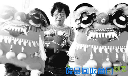 娄奶奶和她的布老虎