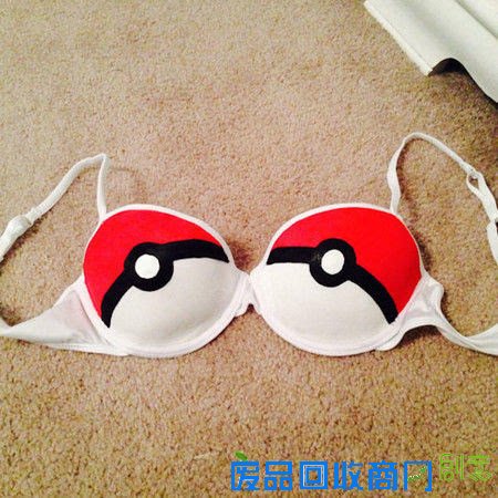 要想抓住男人的心，胸罩必须抢眼！钢铁侠胸罩似车灯