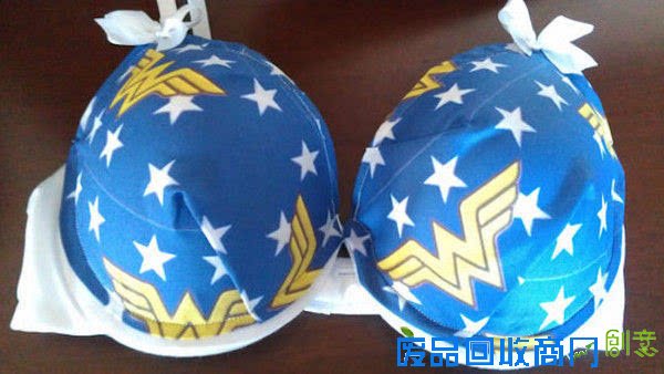 要想抓住男人的心，胸罩必须抢眼！钢铁侠胸罩似车灯