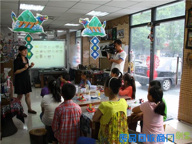 赛龙舟闹端午 感受中国传统面塑文化