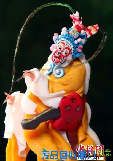 微型面塑特写：千变万化的孙悟空。　王帅 摄