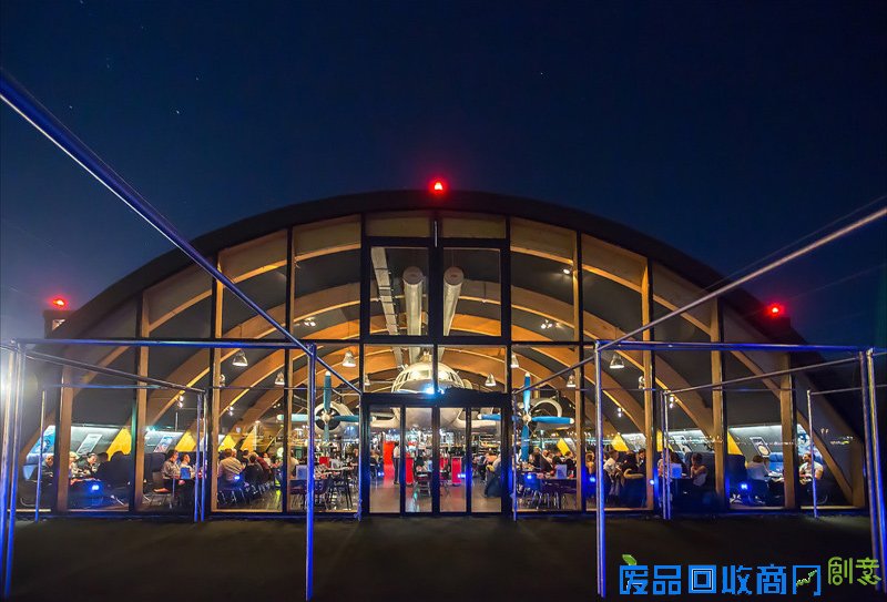 瑞士航空主题餐厅创意新奇 报废飞机变身包厢(组图)