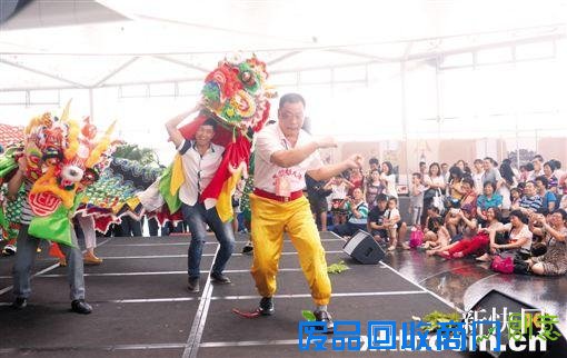 老广挤爆广州塔看文化遗产