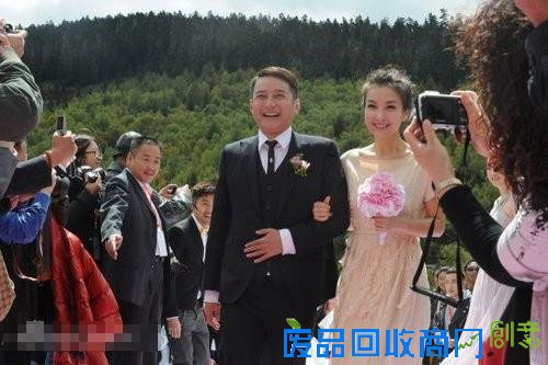 关系很暧昧却不是情侣的明星