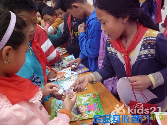 [凉山] 越西县西城社区、贝尔小学庆六·一“跳蚤市场”活动