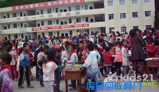 [凉山] 越西县西城社区、贝尔小学庆六·一“跳蚤市场”活动