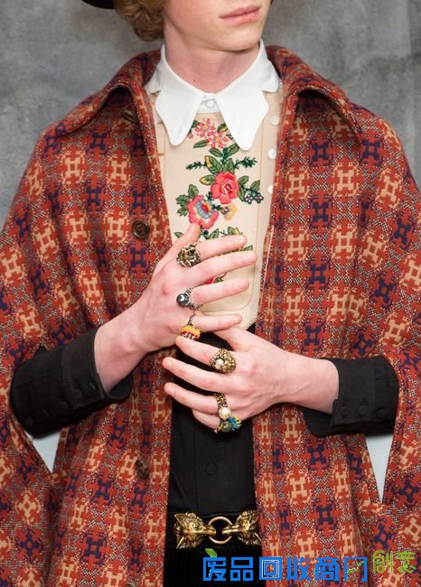 fff12a6b-0cff-48ea-b5e7-73b2efb30556_size96_w466_h700