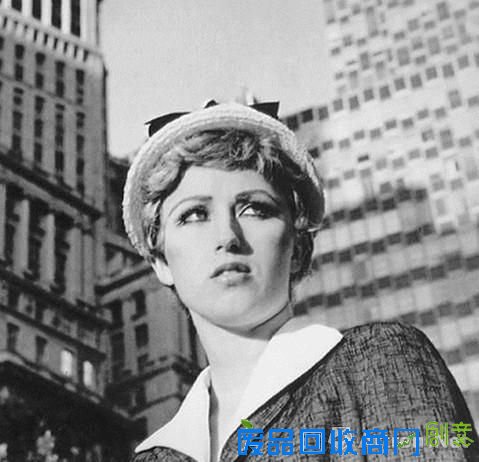 辛蒂·舍曼《无题的电影剧照》(1985年)，图片源自网络