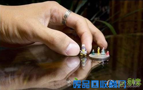 河南新乡80后艺人痴迷面塑 1元硬币上捏18罗汉[图]