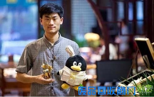 河南新乡80后艺人痴迷面塑 1元硬币上捏18罗汉[图]