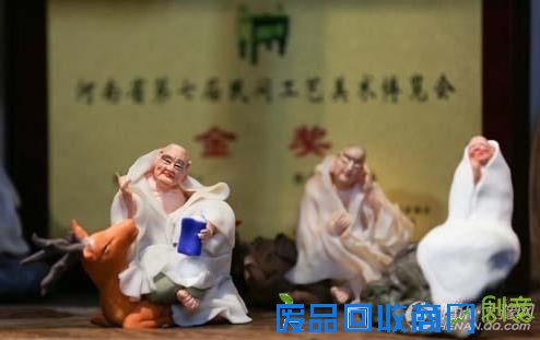 河南新乡80后艺人痴迷面塑 1元硬币上捏18罗汉[图]