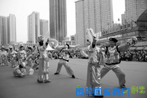 沈阳：超百万人逛皇寺庙会（图）